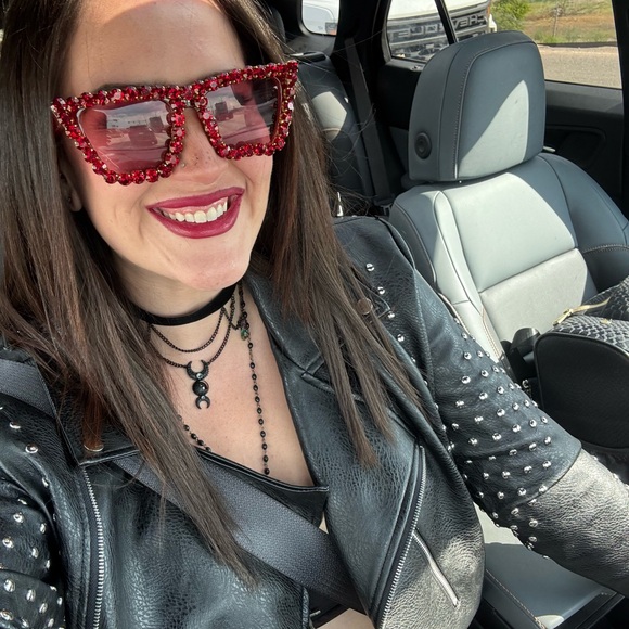 Meet your Posher, Emily - Picture 3 of 6